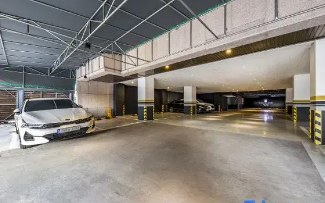 Daejeon Yuseong Top Cloud Hotel