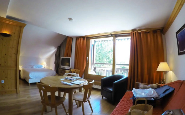 Les Balcons du Savoy