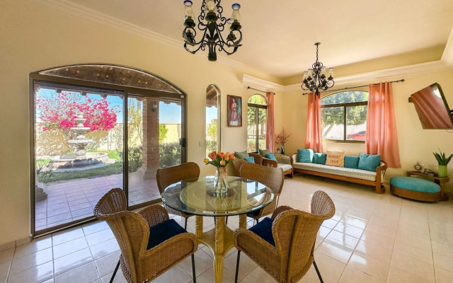 Tranquil Family Escape With Large Patio