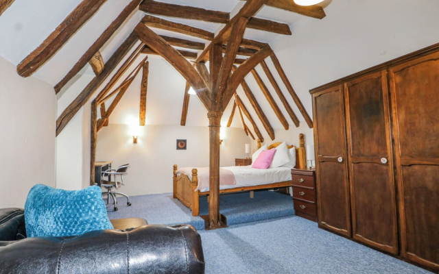 Chilton Manor House