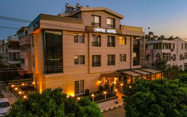 L'opera Deluxe Hotel
