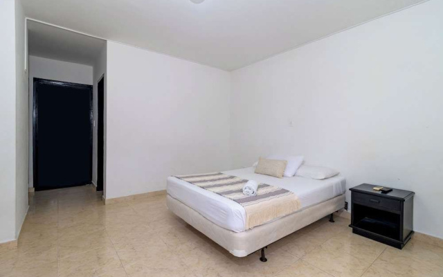 Hotel Axis Inn By GEH Suites