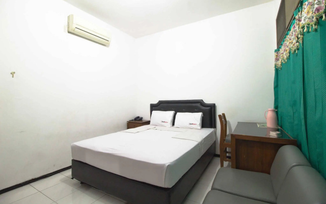 RedDoorz Dukuh Kupang