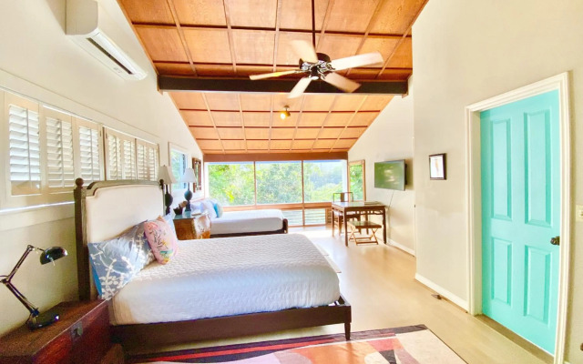 Kamapua'a Hale 3 Bedroom Home by RedAwning