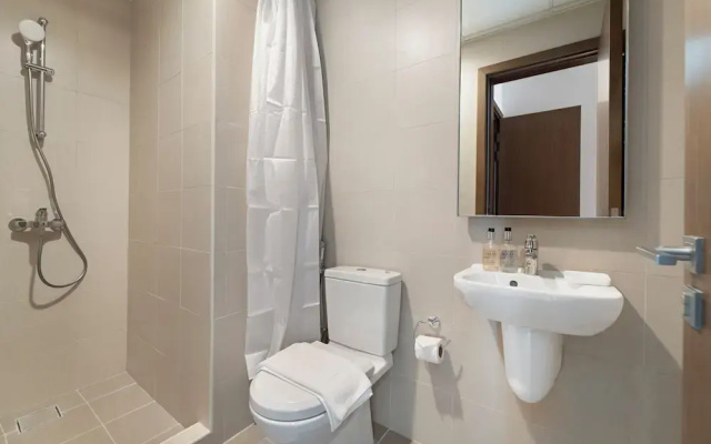2BR M Room CF7 B Partial Canal View
