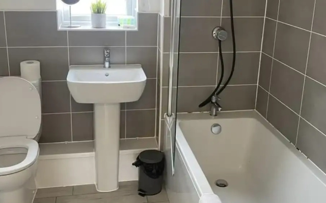 1br-sleeps3-parking-nearcitycentre-shoppingcentre