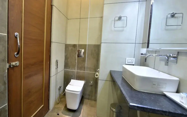 SS International Hotel by OYO Rooms