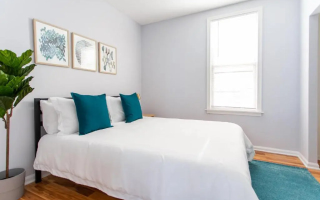 Stylish and Cute 2BR Apartment Near Wrigley!