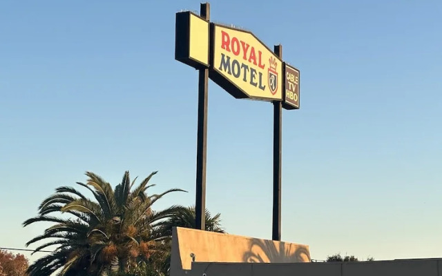 Royal Motel Tracy Llc