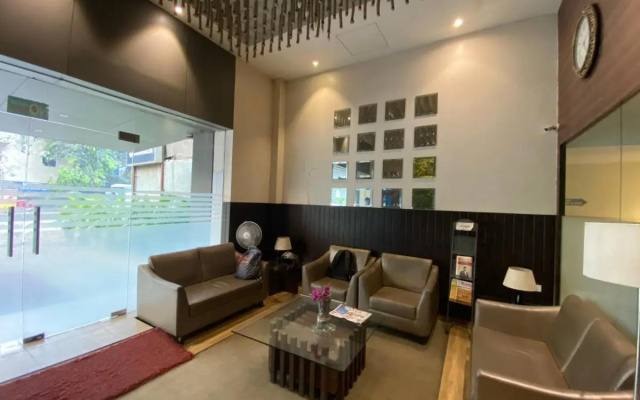 Hotel Regal International- Near Airport