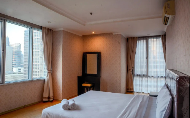 Spacious FX Residence with Mall Access