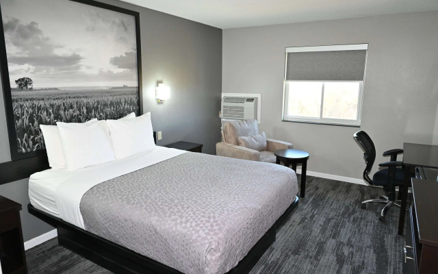 Super 8 by Wyndham Higginsville