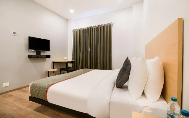 OYO Townhouse 217 The Awadh Airport