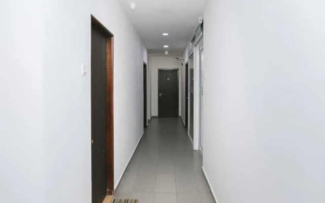 OYO 89915 East Mount Hotel