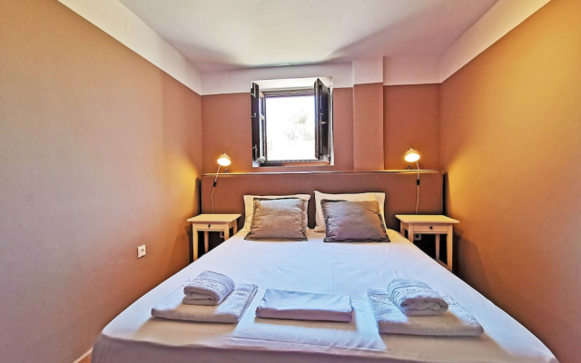 Anaroussa Diros Apartment