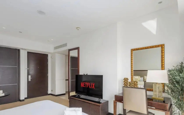 LUX The JW Marina Studio 4
