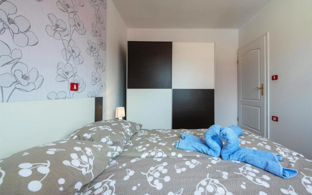Amazing Home in Pula with Hot Tub, WiFi & 4 Bedrooms