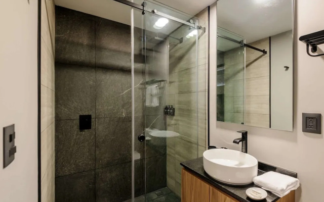 w Lovely 1BR w Private Balcony in Tabacalera