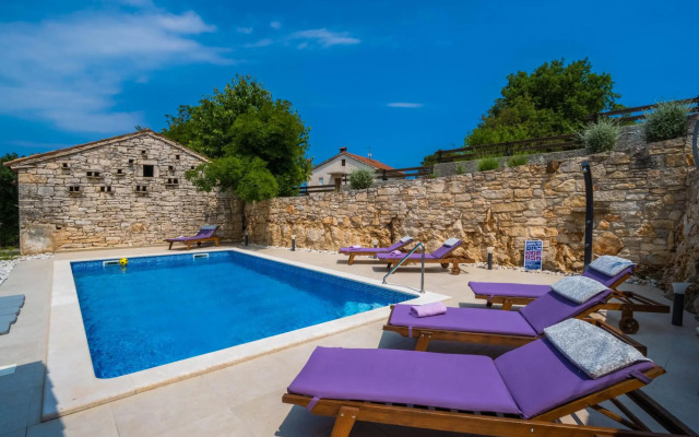 Peaceful Villa in Rakalj with Swimming Pool