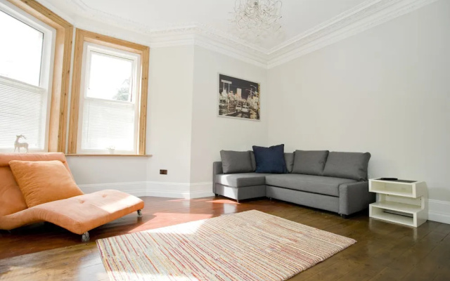 Gardens View - Large 2 Bedroom Apartment