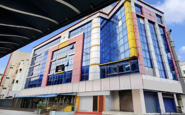 Hotel O Padmavathi Puram Near Railway Station