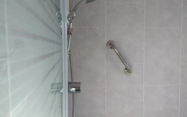 City Centre - Parking - Great Location - 4 Beds