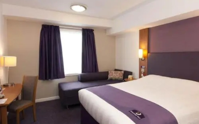 Premier Inn Woking West - A324