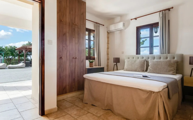 Spacious 7-bdr Villa With Pool & Sea View