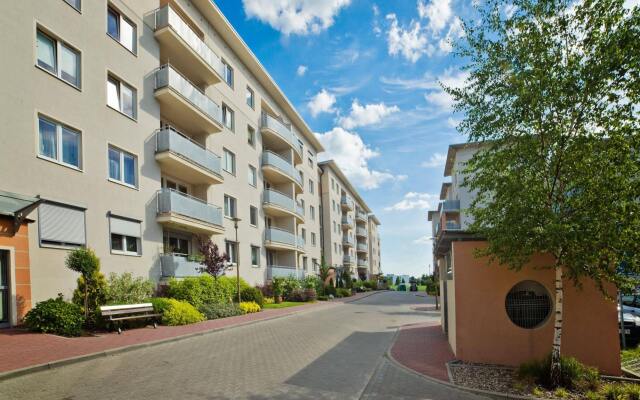 Отель E-Apartamenty Poznań Польша, Познань - отзывы, цены и фото номеров - забронировать отель E-Apartamenty Poznań онлайн вид на фасад