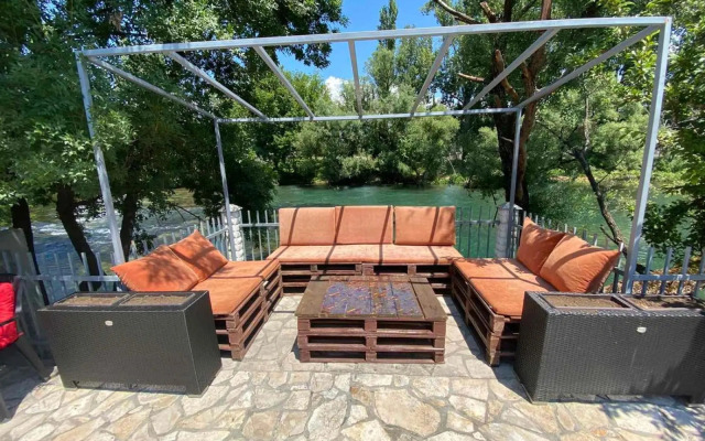 Private Riverside Villa Silvia