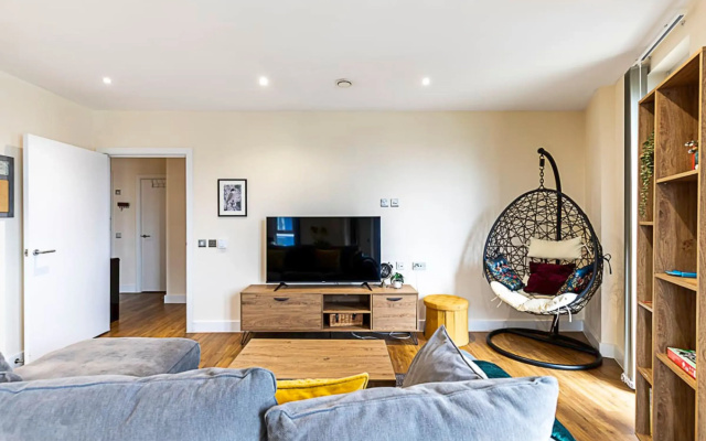 Vibrant London Canal Apartment