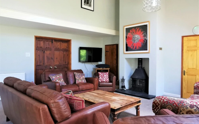 Coach House - 5 Bedroom - Llanfyrnach