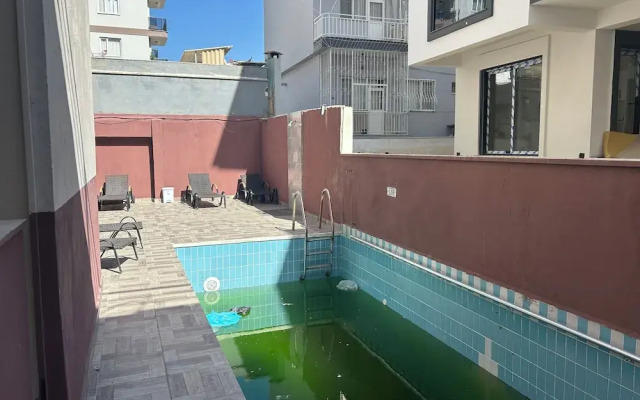 09 Royal Otel