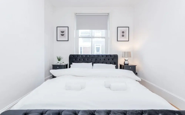 Deluxe 4 BR Oxford Circus Apartment with Terrace