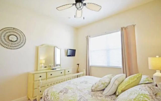 Reunion Retreat 3 Bedroom Home by RedAwning