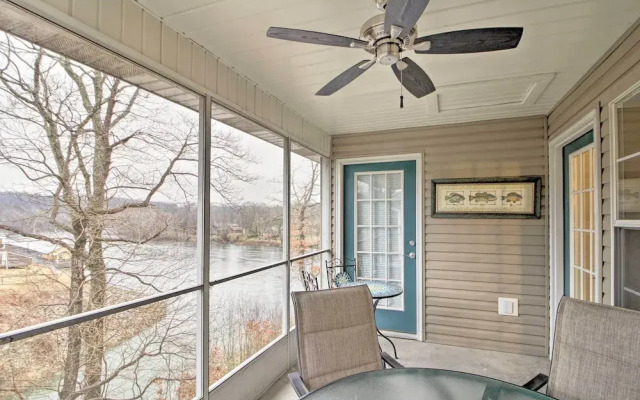 4 Mi to Strip: Cozy Lake-view Retreat in Branson