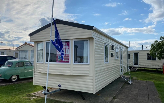 A Stunning Spacious Holiday Caravan at Seawick