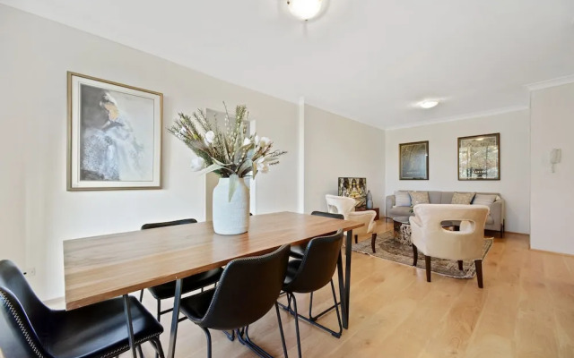HomeHotel - Luxury Close to Train Station