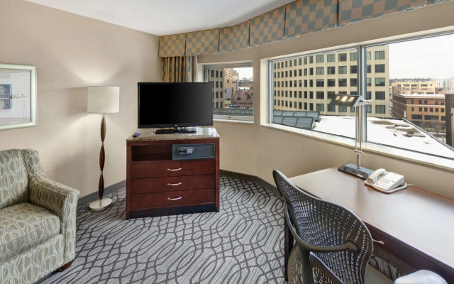 DoubleTree by Hilton Hotel St. Paul Downtown