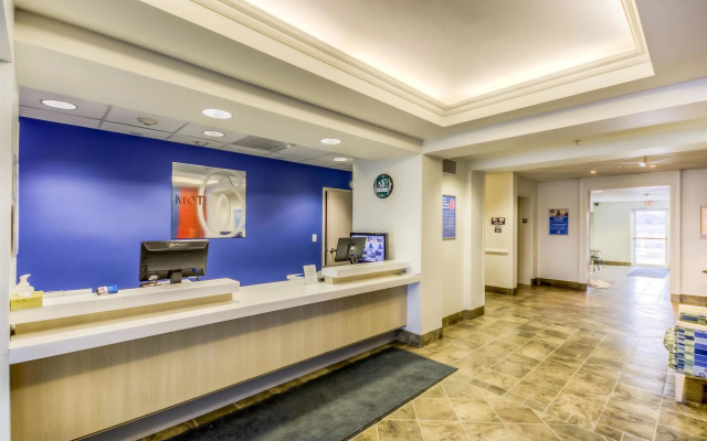 Super 8 by Wyndham Estevan