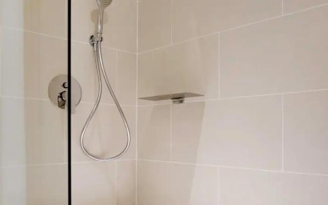 LUX  The Vida Marina Residence 2