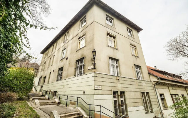 Magas 5 Apartment