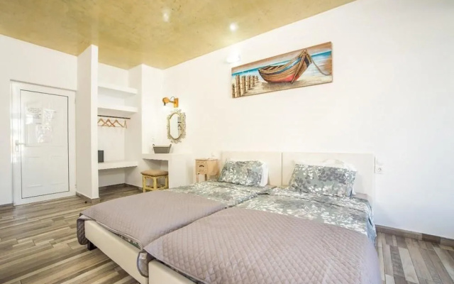 Lisabeth Studio Apartments