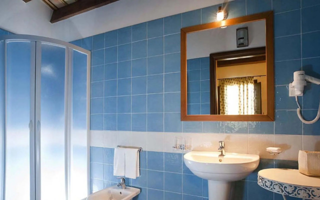 Independent villa up to 16 guests-VILLA DELLO ZINGARO