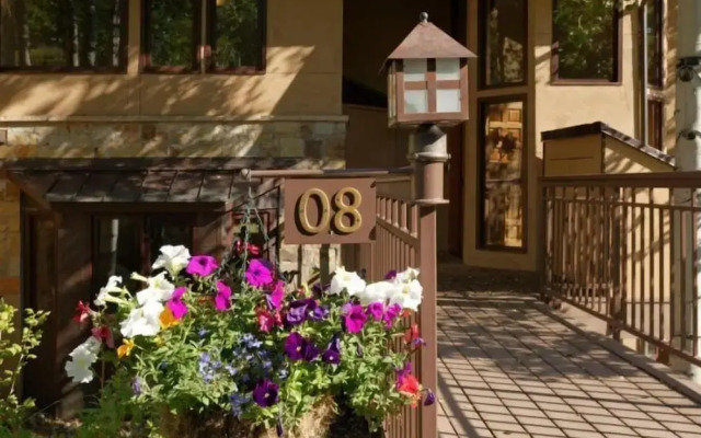 Snowmass Woodrun V 4 Bedroom Ski in, Ski out Mountain Residence in the Heart of Snowmass Village