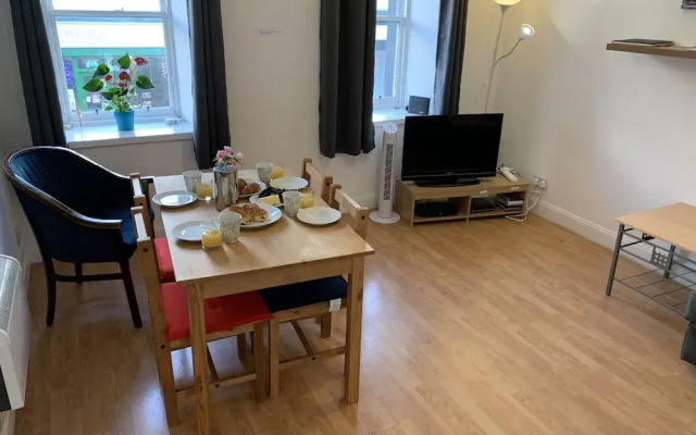 High street Flat