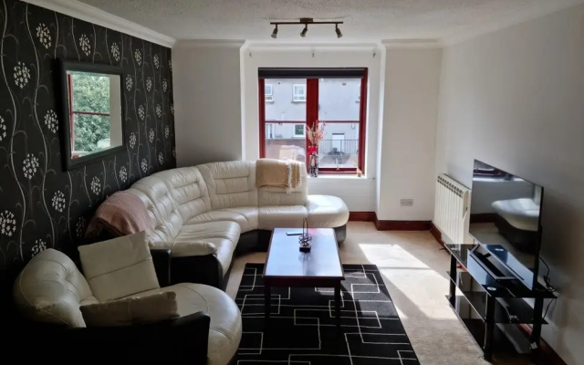 Superb 2 Bedroom Flat Tillicoultry
