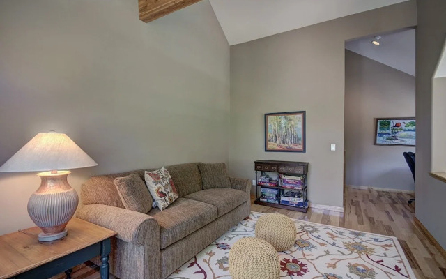Tall Pines Lodge 4 Bedroom Townhouse by RedAwning