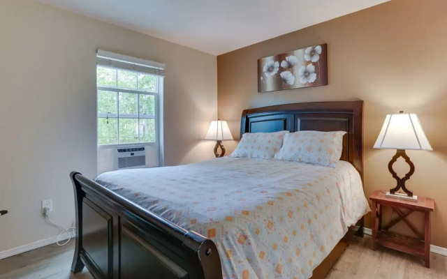 Hot Tub & Pool Access: Year-round Pocono Retreat!