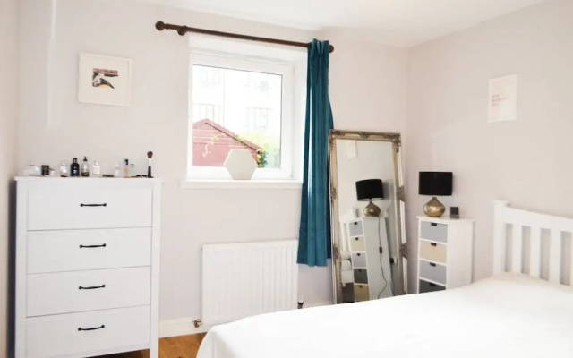 2 Bedroom Apartment in Edinburgh With Private Garden
